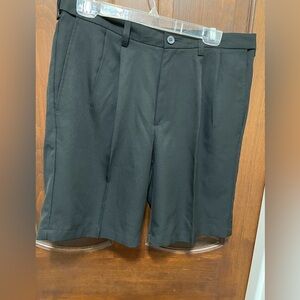 Cool 18 Pro men’s black pleated Golf shorts size 34
